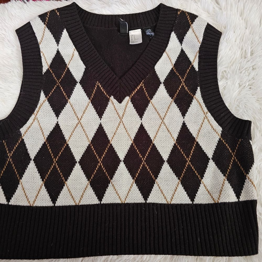 H&M Black and White Argyle Size Small Knit Sweater Vest